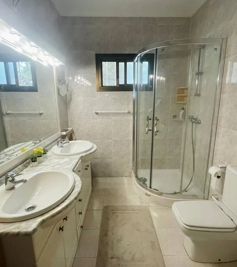 Casa Santorini Las Chapas Marbellaヴィラ マルベーリャ