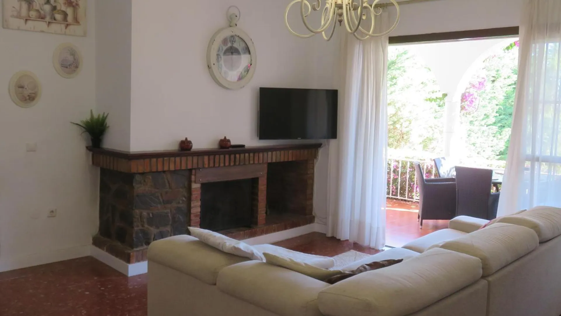 別荘 Casa Santorini Las Chapas Marbellaヴィラ スペイン